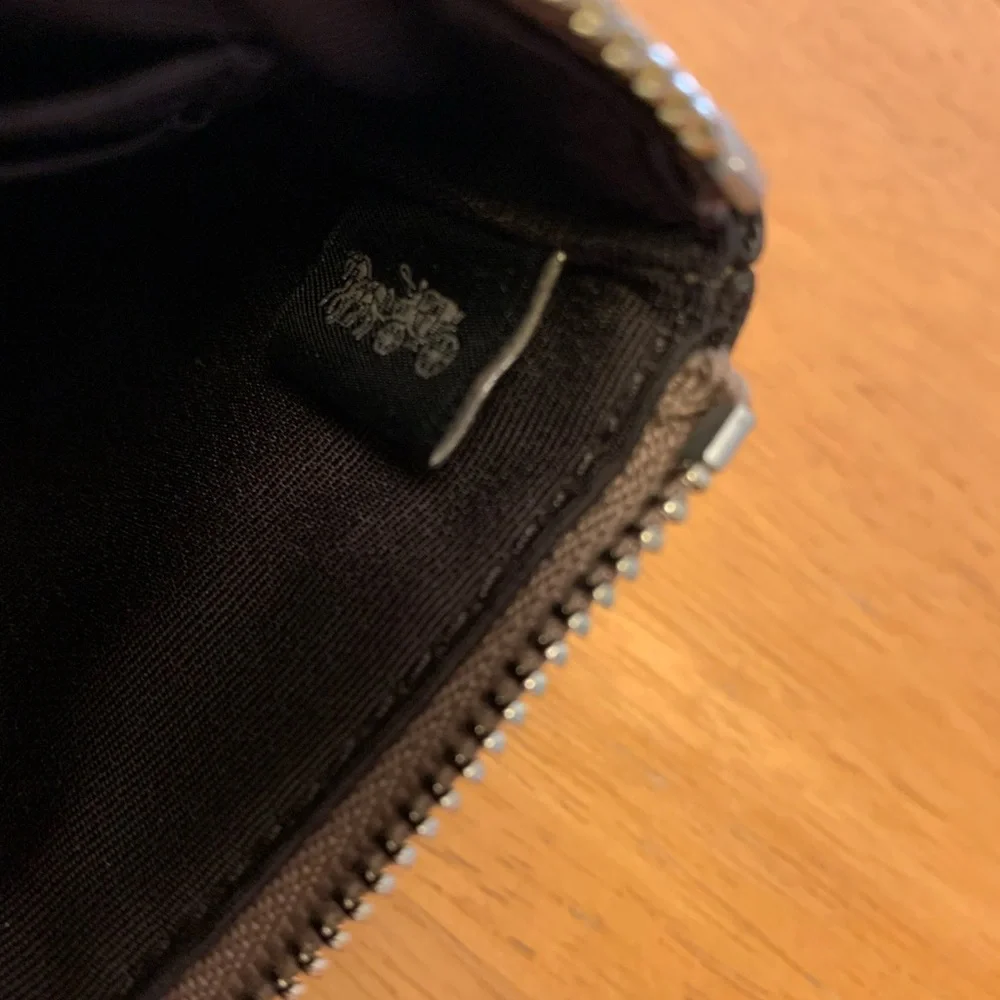 Coach Wristlet Gold - Picture 4 of 5
